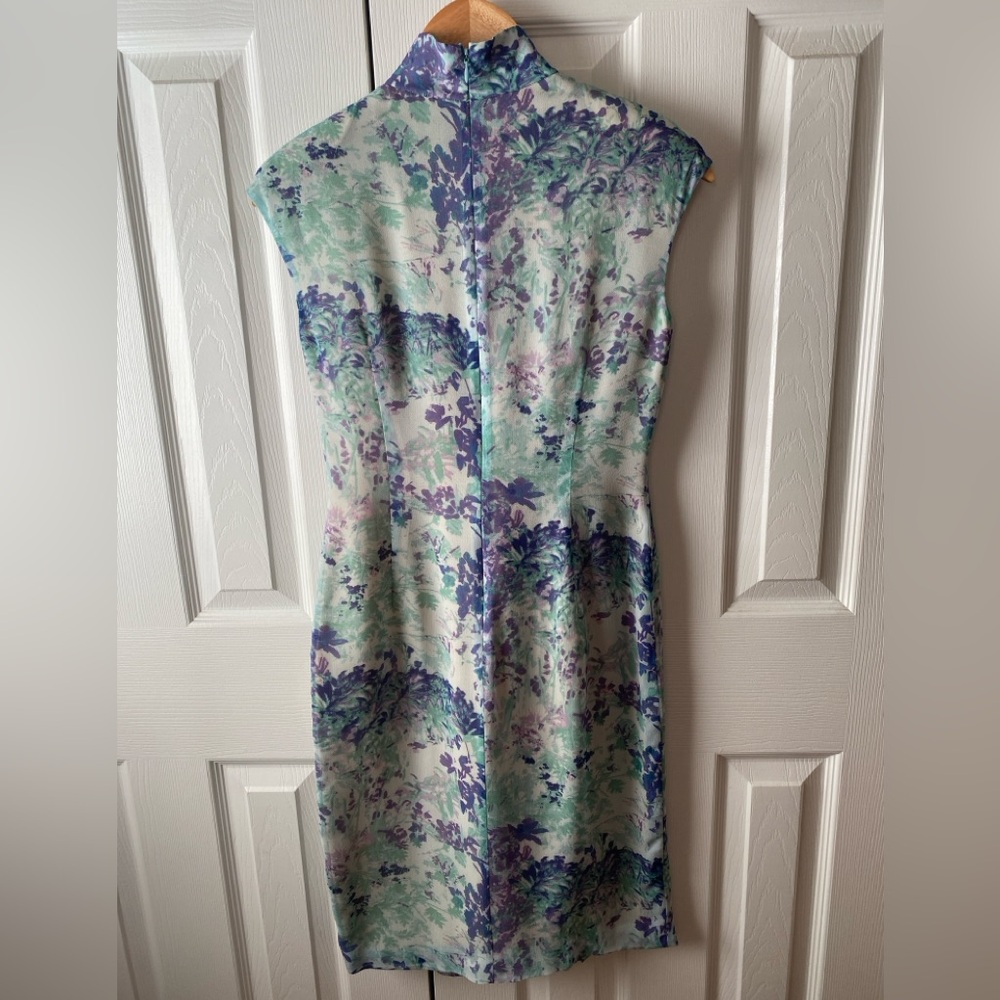 SHANGHAI TANG Green/Purple Floral 100% Silk Crepe Mini Sheath Dress SZ 8 - Picture 3 of 13